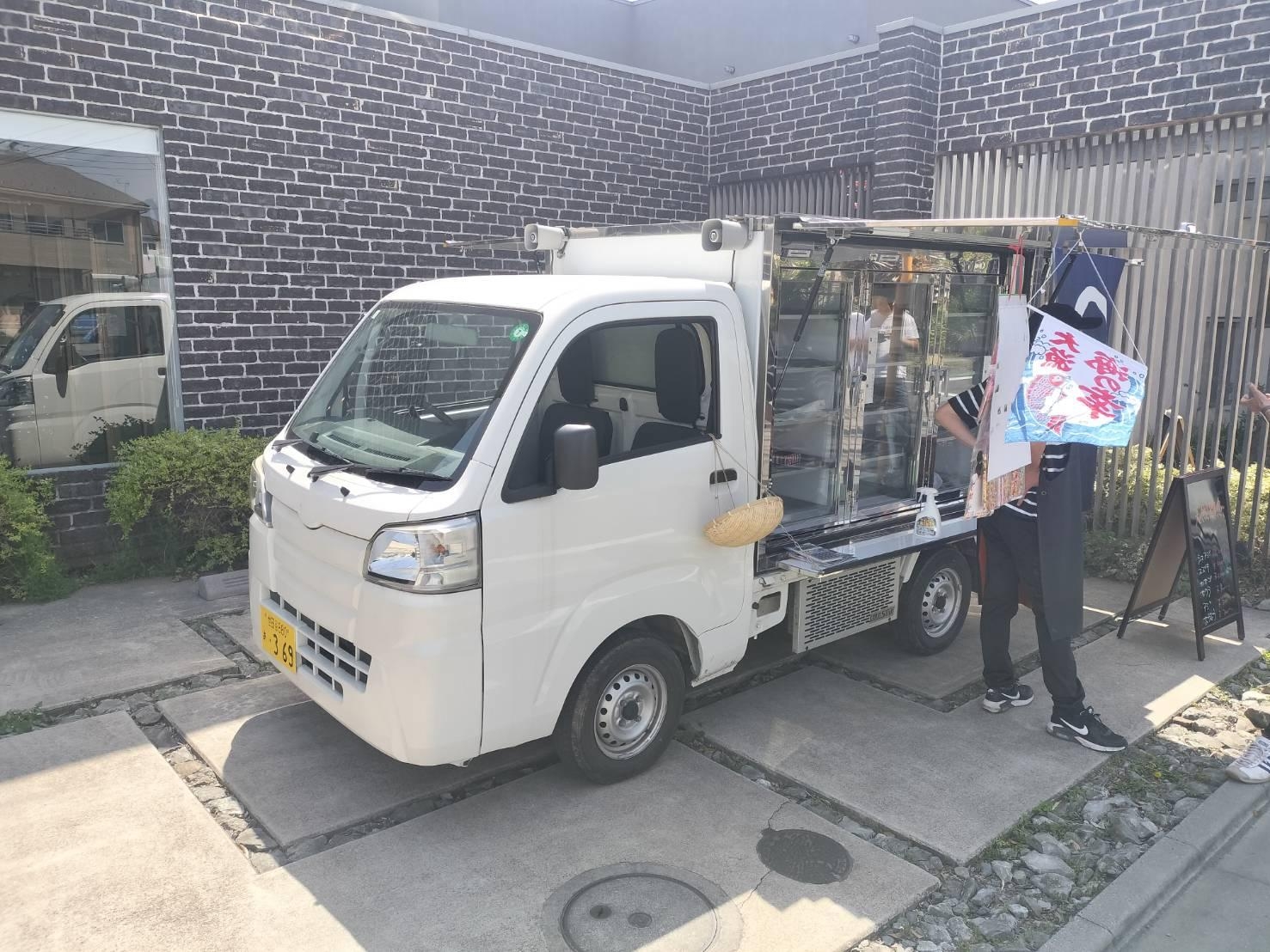 魚屋『紡庵』さんが移動販売車で籠屋に来てくれました！